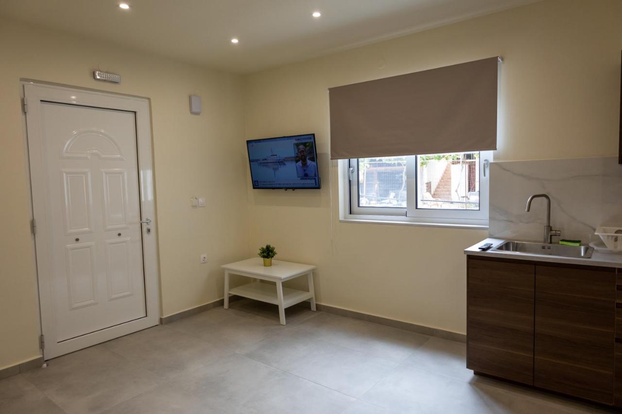 Adriana Apartment Agia Marina  Exterior photo